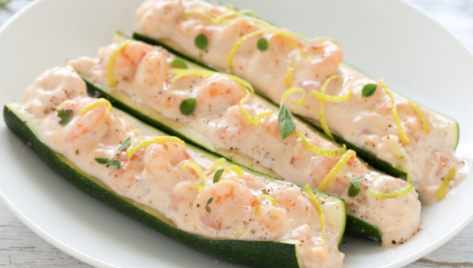 Zucchine ripiene di gamberetti, la ricetta estiva raffinata