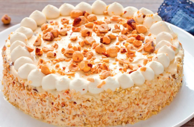 La ricetta della torta di nocciole e crema, una vera ...