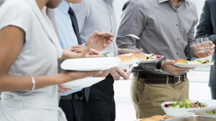 mangiare in piedi fa dimagrire