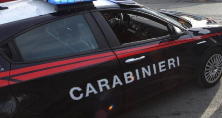 napoli moglie amante accoltella