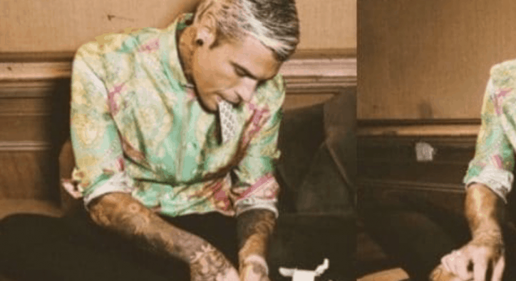 Fedez senza calzini
