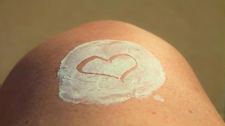 come eliminare l'abbronzatura