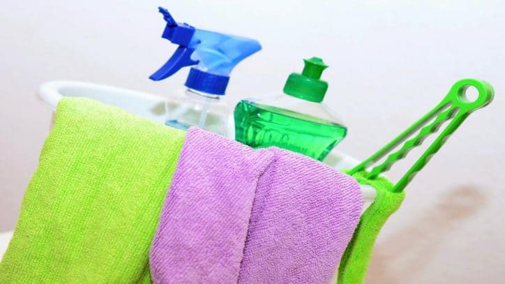 come pulire la tappezzeria di casa