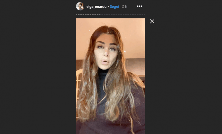 Elga Enardu dà buca alla D'Urso: