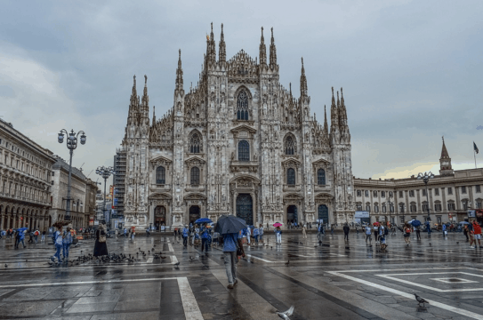 Milano verso coprifuoco