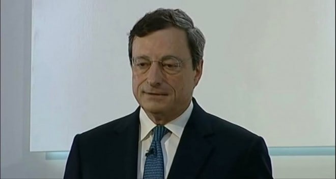 mario draghi con cravatta blu
