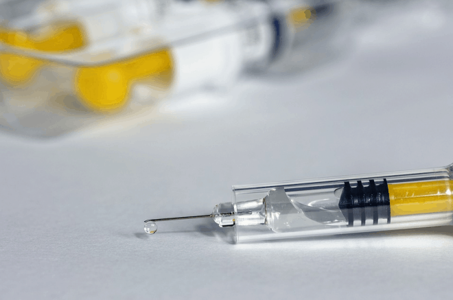 Come cambia il piano vaccinale dopo le decisioni su AstraZeneca