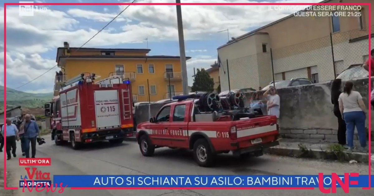 Auto nel giardino dell’asilo a L’Aquila: è morto uno dei bambini, un altro è in condizioni gravi Auto nel giardino dell’asilo a L’Aquila: è morto uno dei bambini, un altro è in condizioni gravi