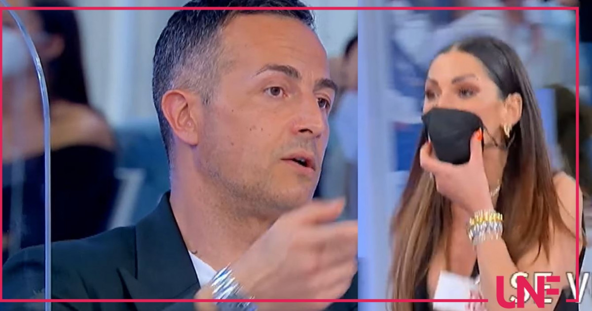 Ida Platano manda a quel paese Riccardo: Maria se la ride e lo show va avanti Ida Platano manda a quel paese Riccardo: Maria se la ride e lo show va avanti