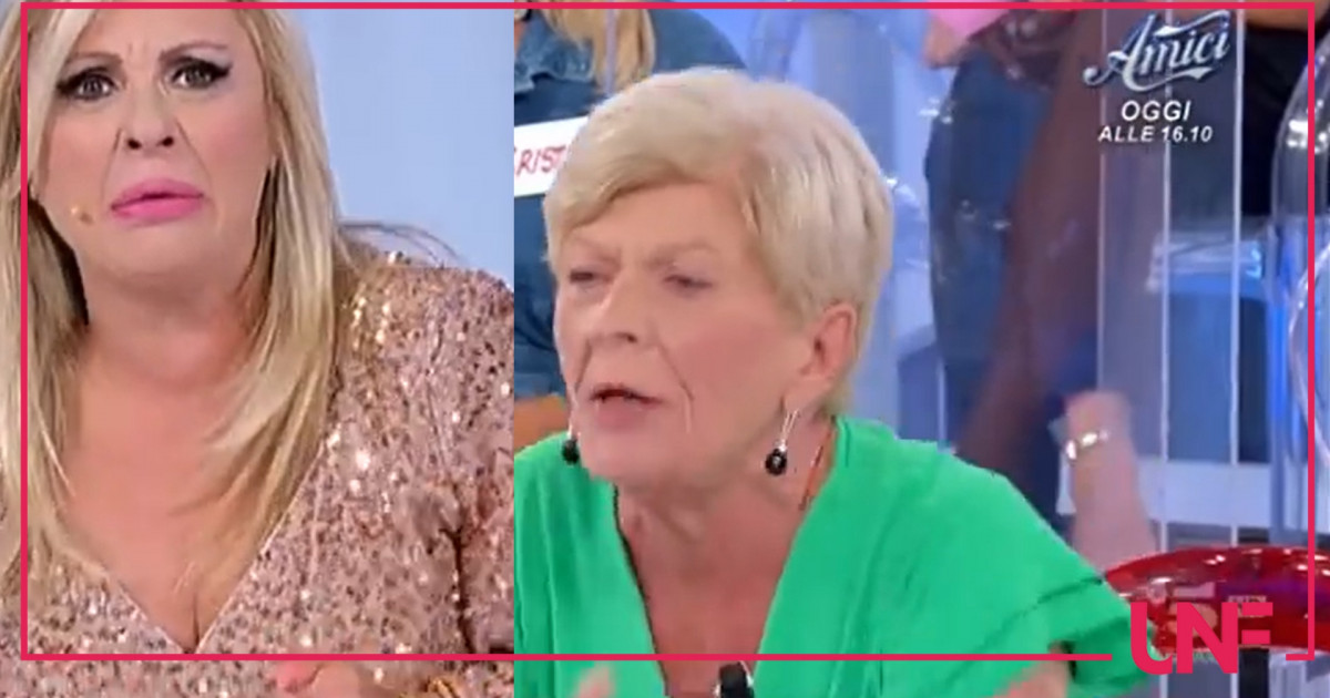 Si riaccende lo scontro tra Tina e Pinuccia, la Cipollari sbotta: “Cerchi solo visibilità” Si riaccende lo scontro tra Tina e Pinuccia, la Cipollari sbotta: “Cerchi solo visibilità”