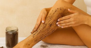 scrub al caffè per le gambe