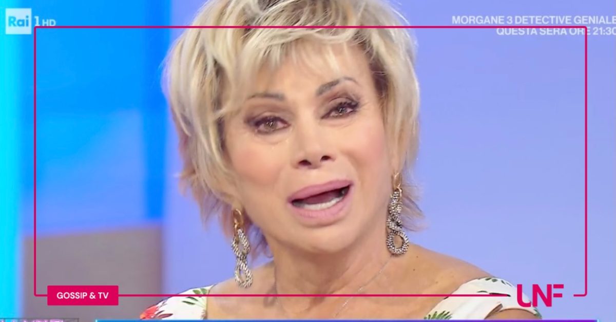 Carmen Russo in lacrime festeggia il compleanno da Caterina Balivo