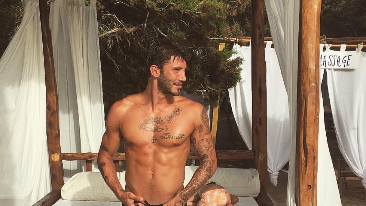 stefano de martino tatuaggi video