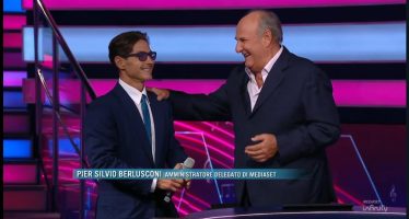 gerry scotti celebrato da berlusconi