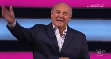 le frecciate di gerry scotti e mediaset ad affari tuoi