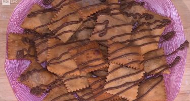 i ravioli dolci fritti con crema e ricotta persegani