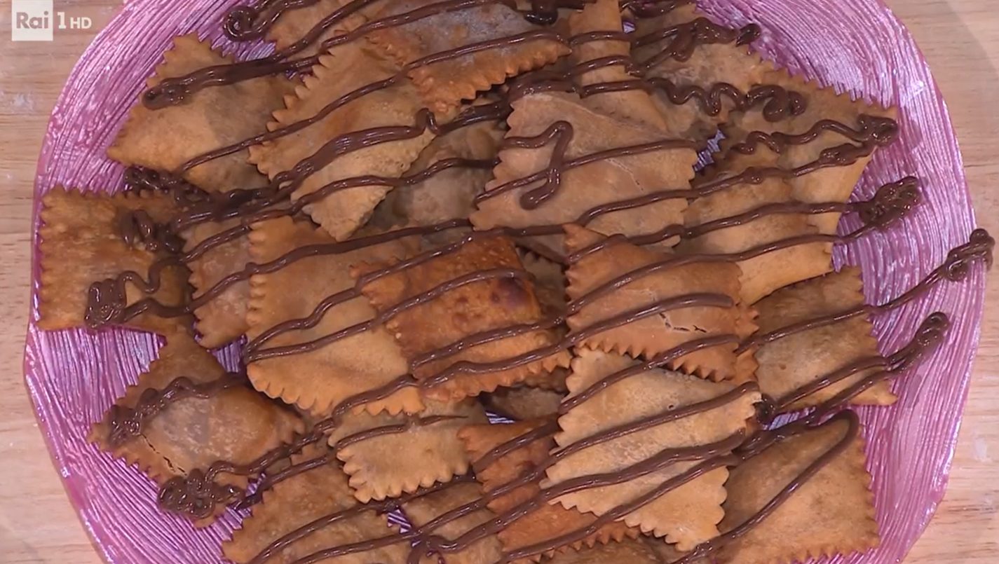 i ravioli dolci fritti con crema e ricotta persegani