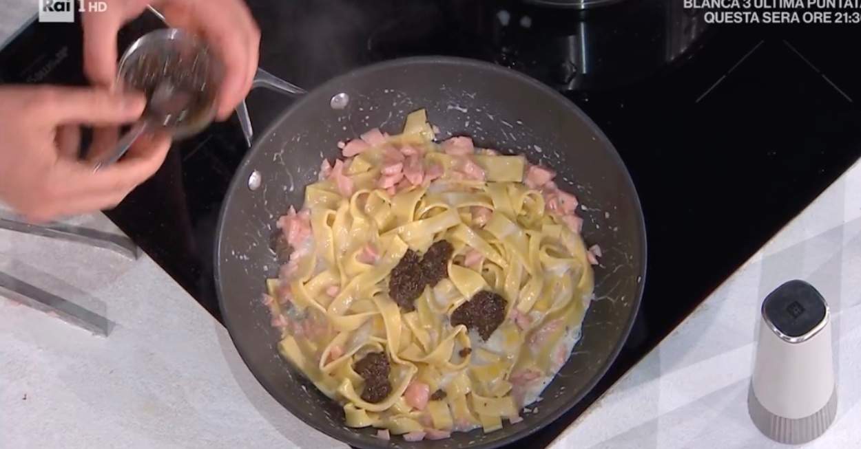 fettuccine salmone sempre mezzogiorno