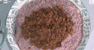 risotto sergio barzetti con vino rosso e salsiccia