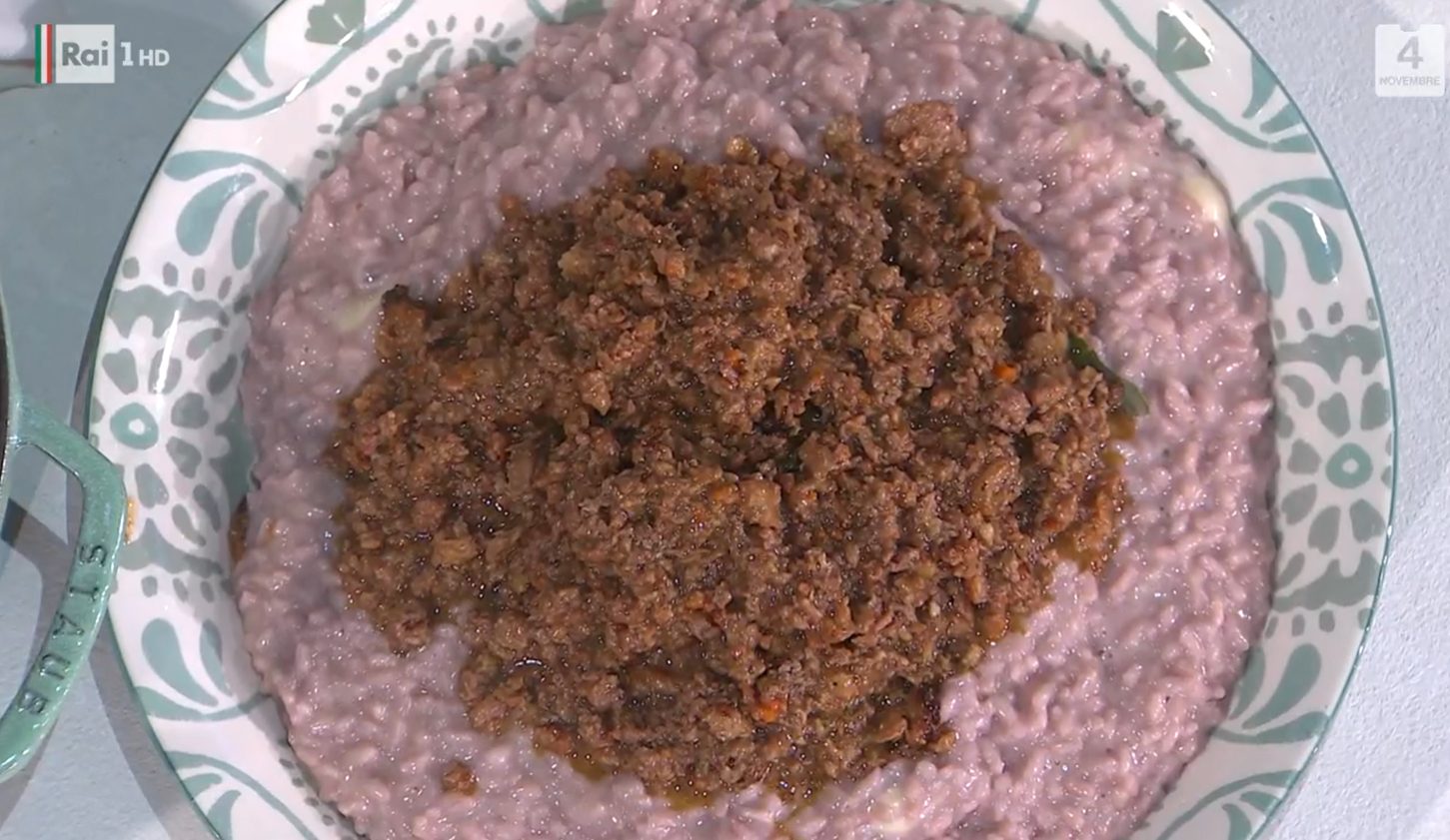 risotto sergio barzetti con vino rosso e salsiccia