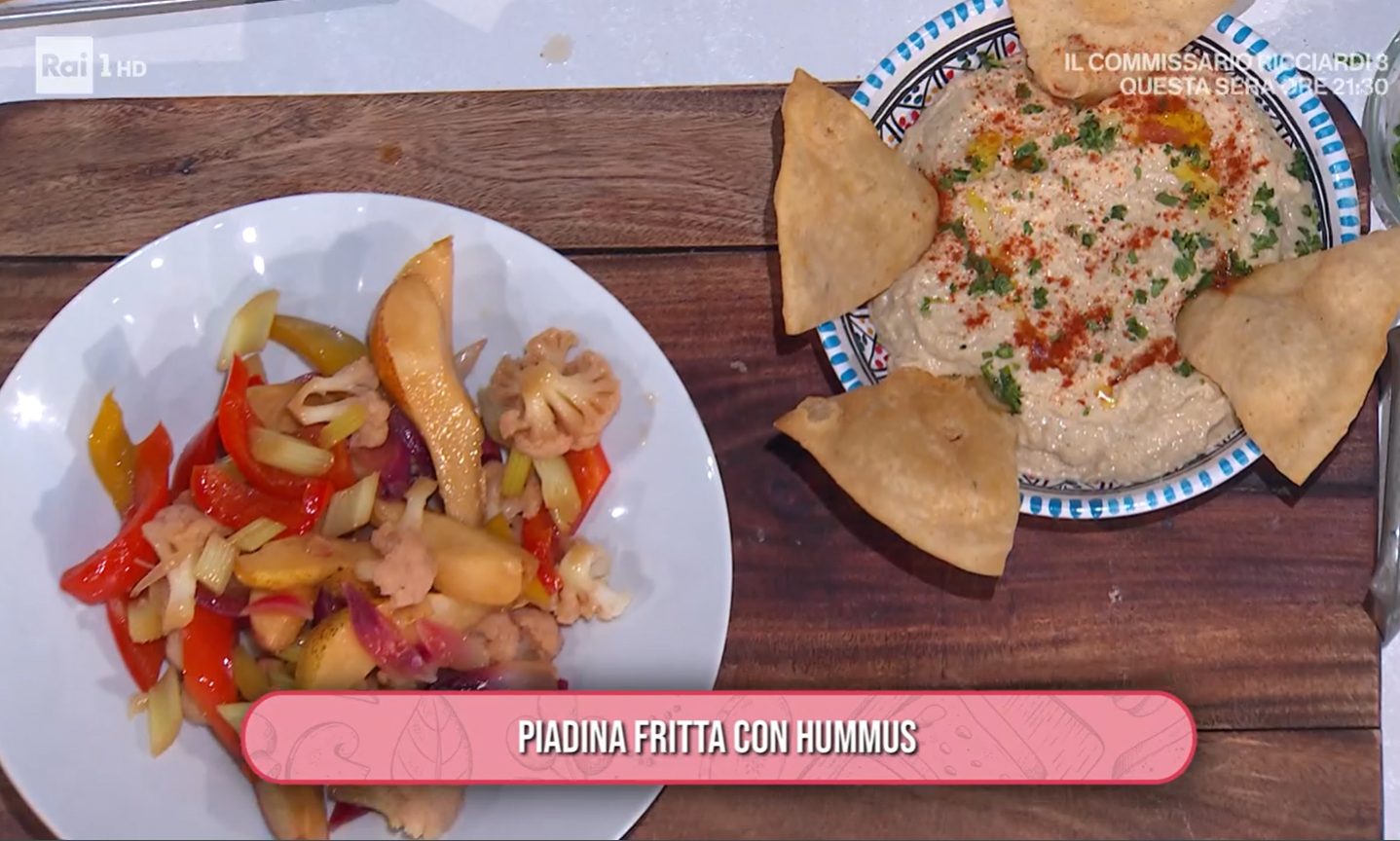 ricetta piadina fritta con hummus