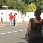 andrea sempio davanti alla villetta dei poggi