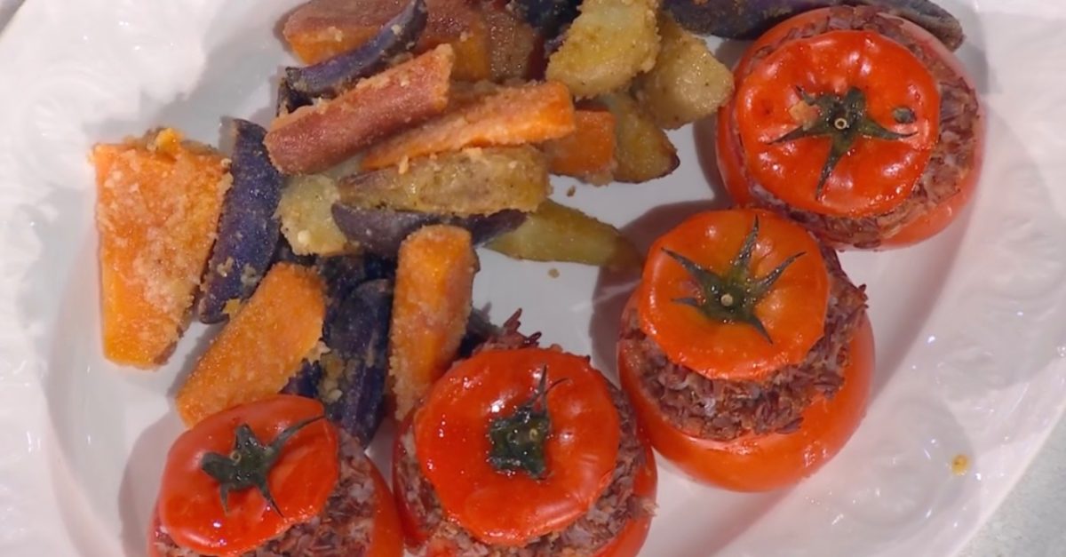 Gian Piero Fava cucina i buonissimi pomodori ripieni di riso e patate ...
