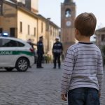 san benedetto po bimbo esce di casa di notte